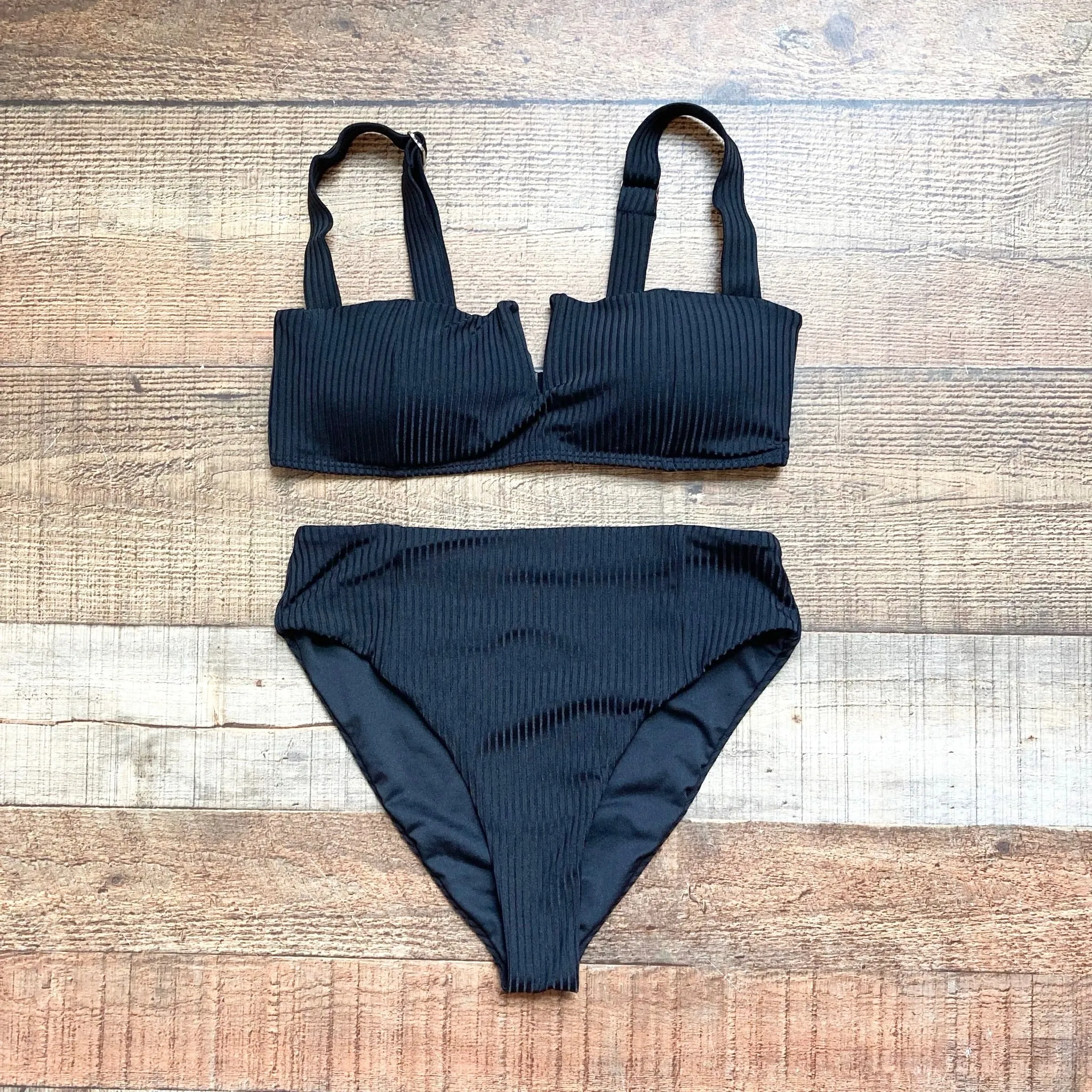 Aava Black Ribbed with Front Metal V Padded Bikini Top NWT-Size S (we have matching bikini bottoms)