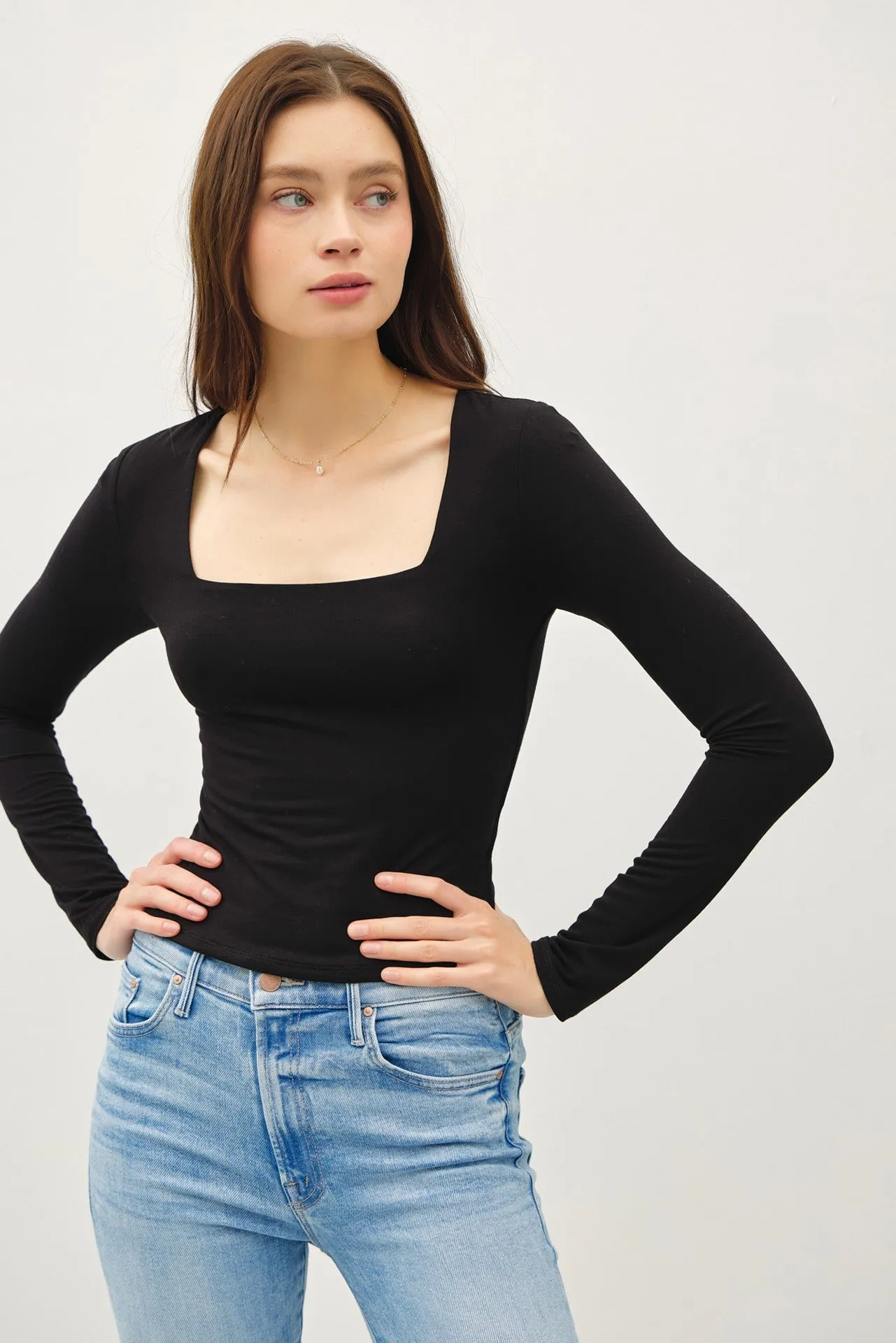 BASIC SQUARE NECK TOP