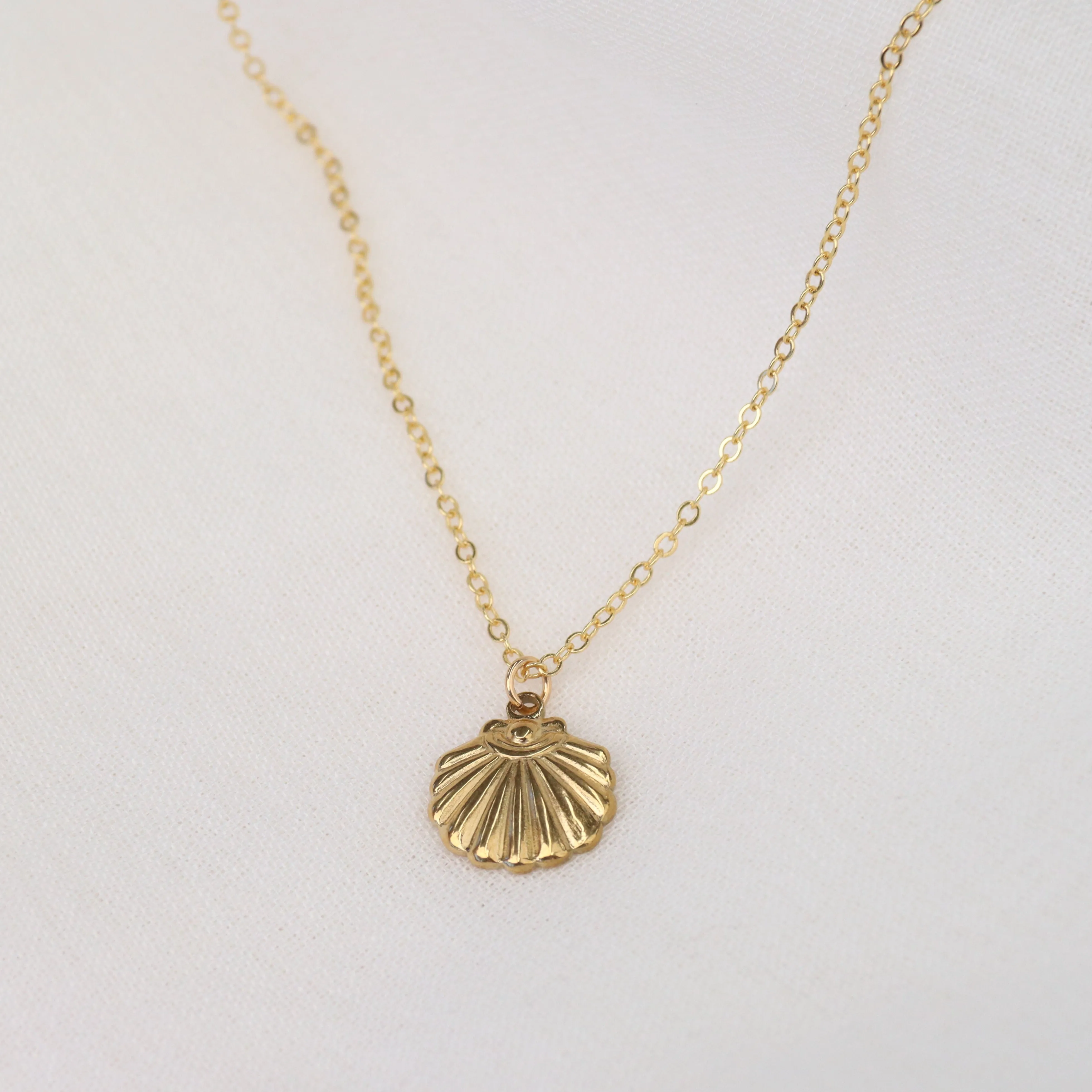 Penida | 18K Gold Plated or Stainless Steel Shell Pendant Necklace