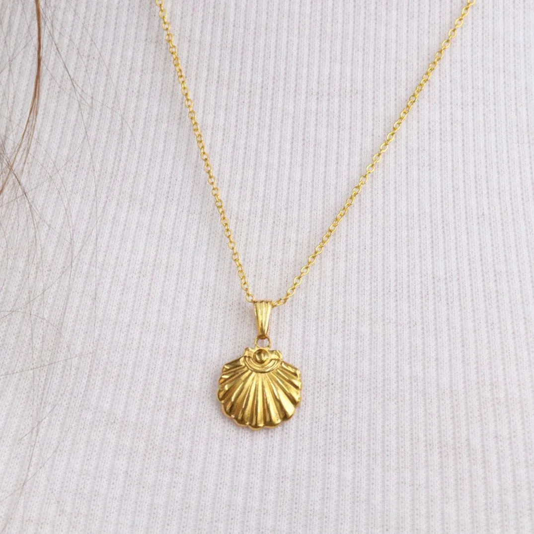 Penida | 18K Gold Plated or Stainless Steel Shell Pendant Necklace